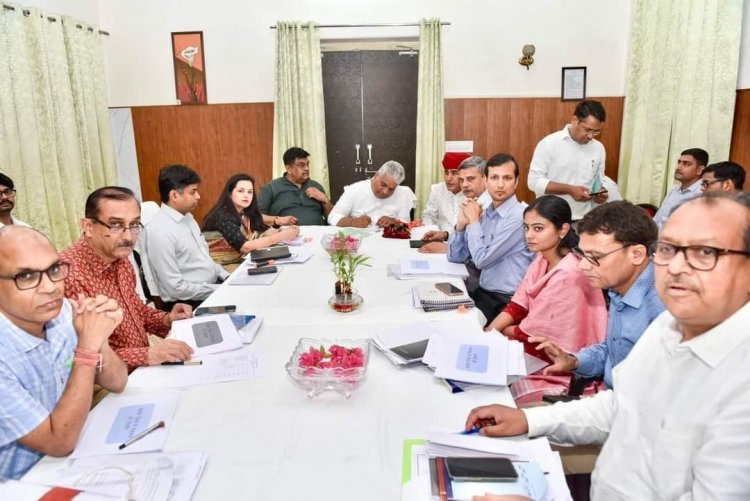 केन्द्रीय वन एवं पर्यावरण मंंत्री ने ली महत्वपूर्ण विभागों की समीक्षा बैठक विकास कार्य व समस्या के निदान हेतु कार्य योजना बनाकर उसे अमल में लाए- मंंत्री यादव